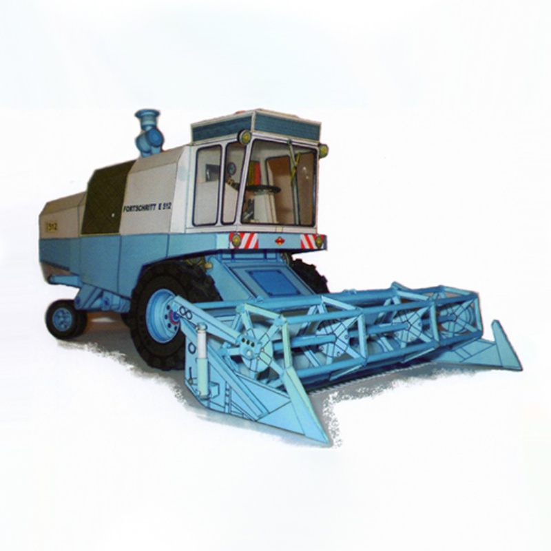 Model Kit History - 1:32 Scale E-Germany Fortschritt E512 Combine