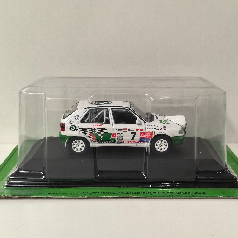 Diecast IXO 1:43 Scale SKODA F - Model Kit Cars 评论和价格