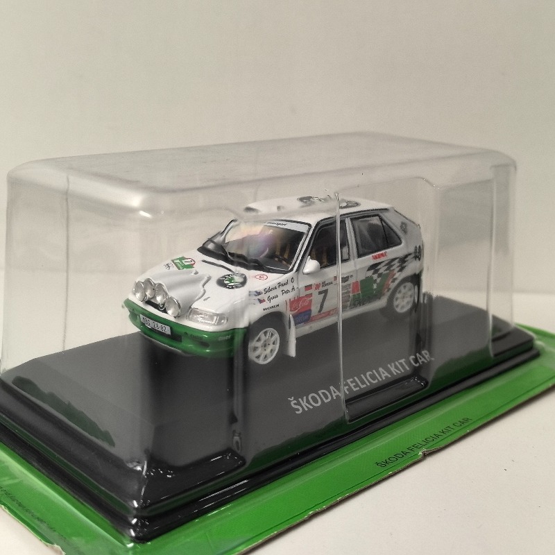 Diecast IXO 1:43 Scale SKODA F - Model Kit Cars 评论和价格