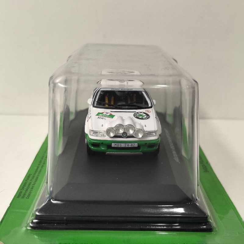 Diecast IXO 1:43 Scale SKODA F - Model Kit Cars 评论和价格